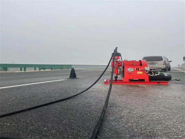 治多马路路基路面开裂下沉注浆加固灌浆